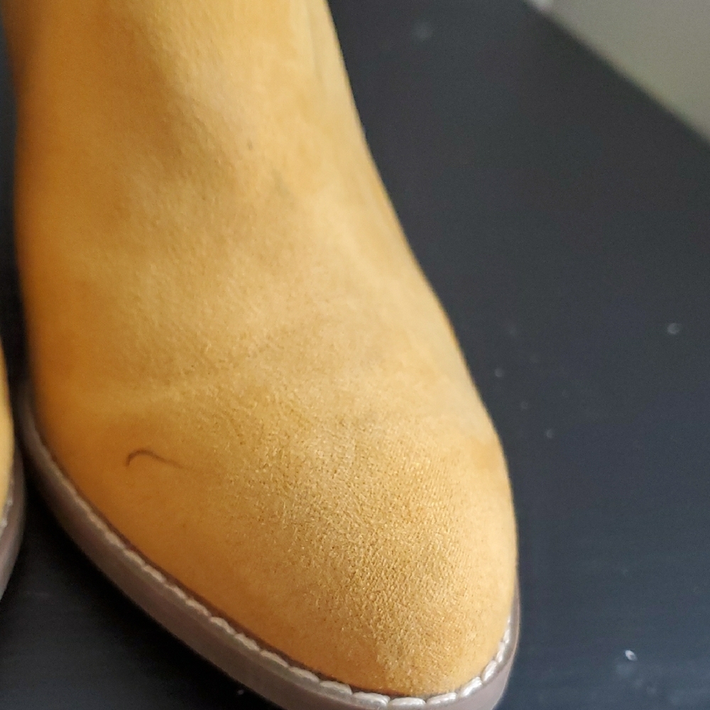 Old Navy Women's Mustard Yellow Mules Clogs Heels with Suede Like Sz 7 Western - Picture 9 of 11